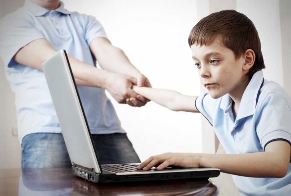 Ребенок за компьютером